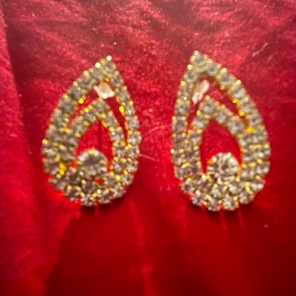 None Jewelry - Golden Pear Egg Tear Shape Post Pierced Earrings NWT Prom Bridal